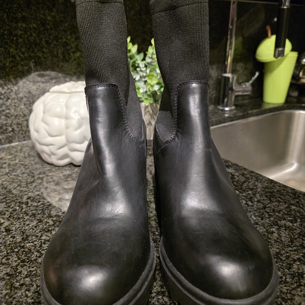Design Lab Lord & Taylor Black Ankle Booties - Picture 3 of 7